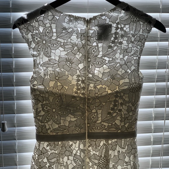 Lace ivory dress - Picture 4 of 4